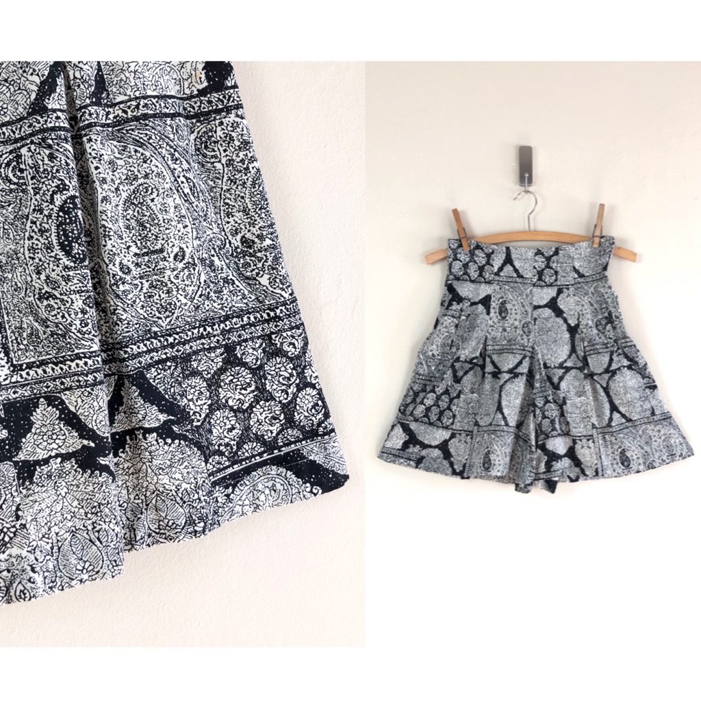 Vintage 90s Culotte High Waisted Shorts Pleated Mom Shorts Patchwork Block Print